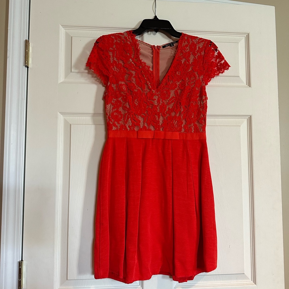 Red dress, medium